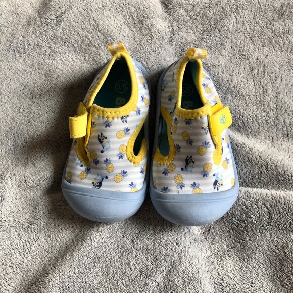 [Kids 5/6] NWOT Bluey Toddler Water Shoes Pineapple Stripe Swim Pool Beach Aqua - Picture 1 of 5
